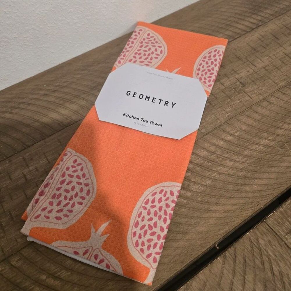 Geometry Pomegranate Parade Kitchen Tea Towel 18x30 Orange Pink New